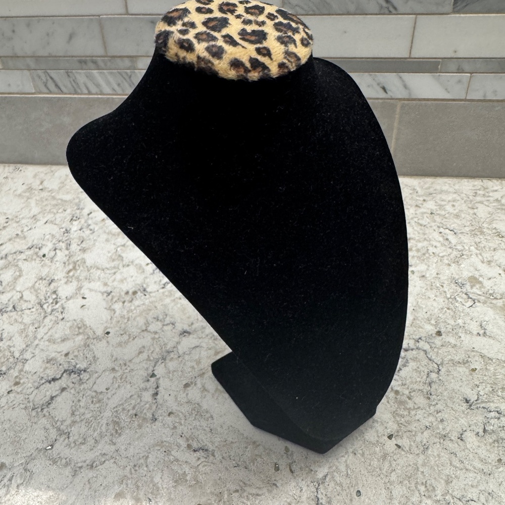 Leopard and Black Velvet jewelry  display bust designed to showcase necklace - Picture 8 of 8